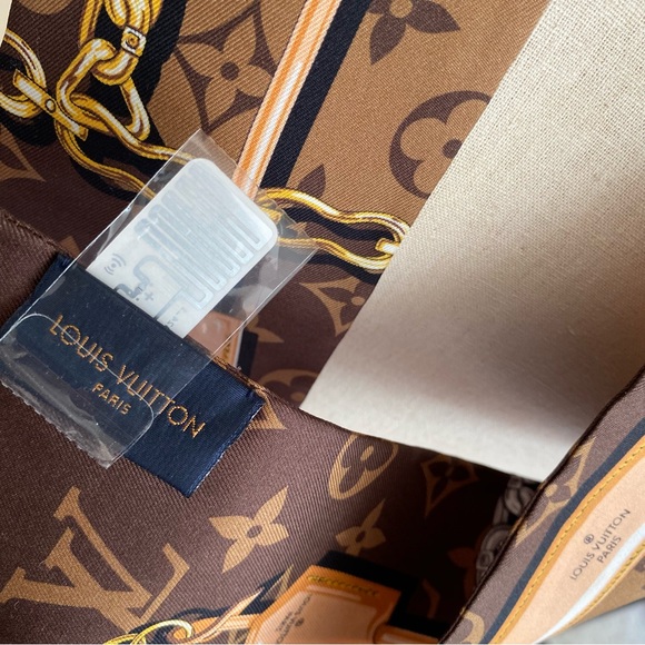 Louis Vuitton | Monogram Confidential Bandeau - Picture 12 of 13
